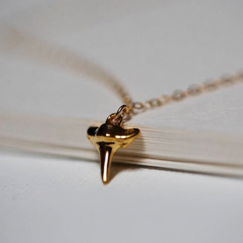 ✨Dainty Shark Tooth Necklace, Tiny Tooth Necklace✨ - Picture 3 of 5